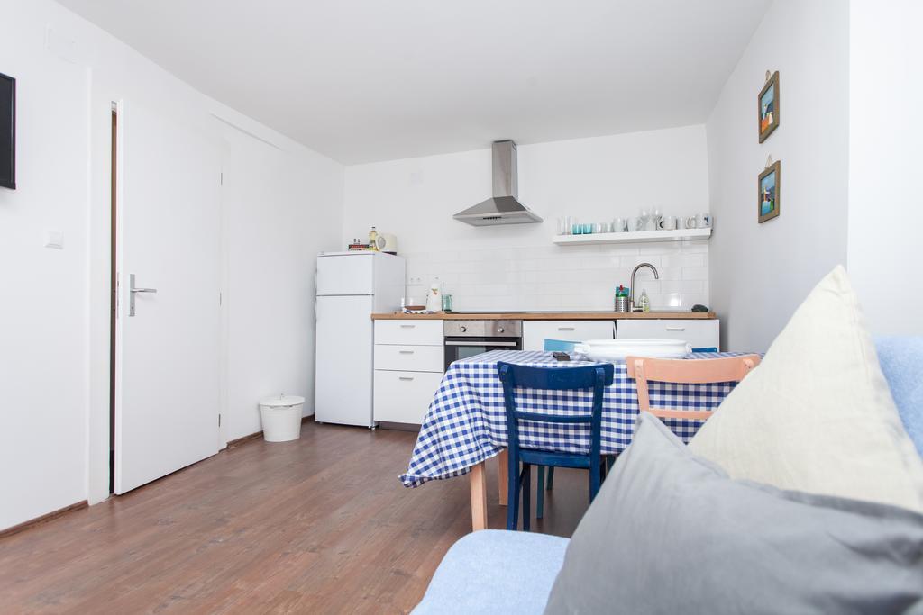 Apartment Zdenac ロヴィニ エクステリア 写真