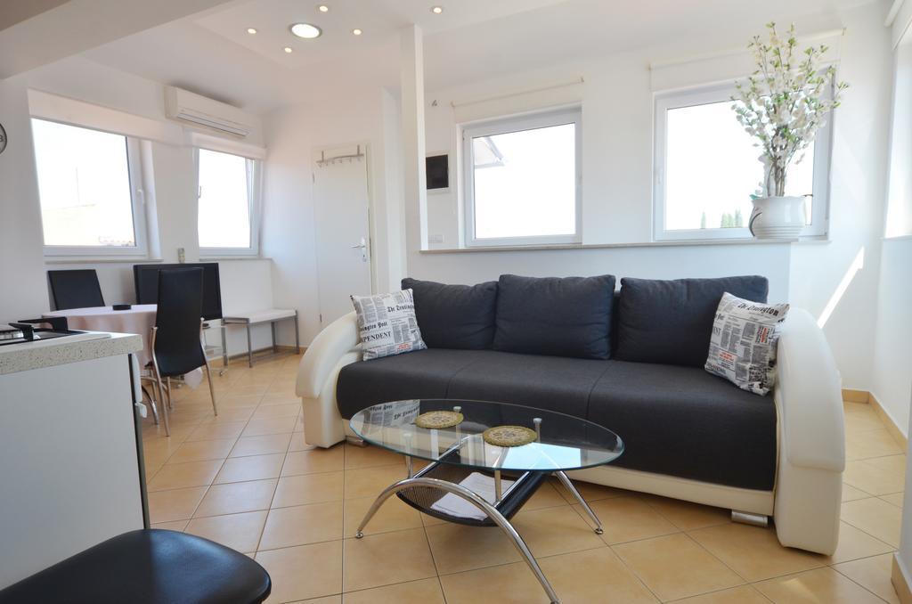Apartment Zdenac ロヴィニ エクステリア 写真