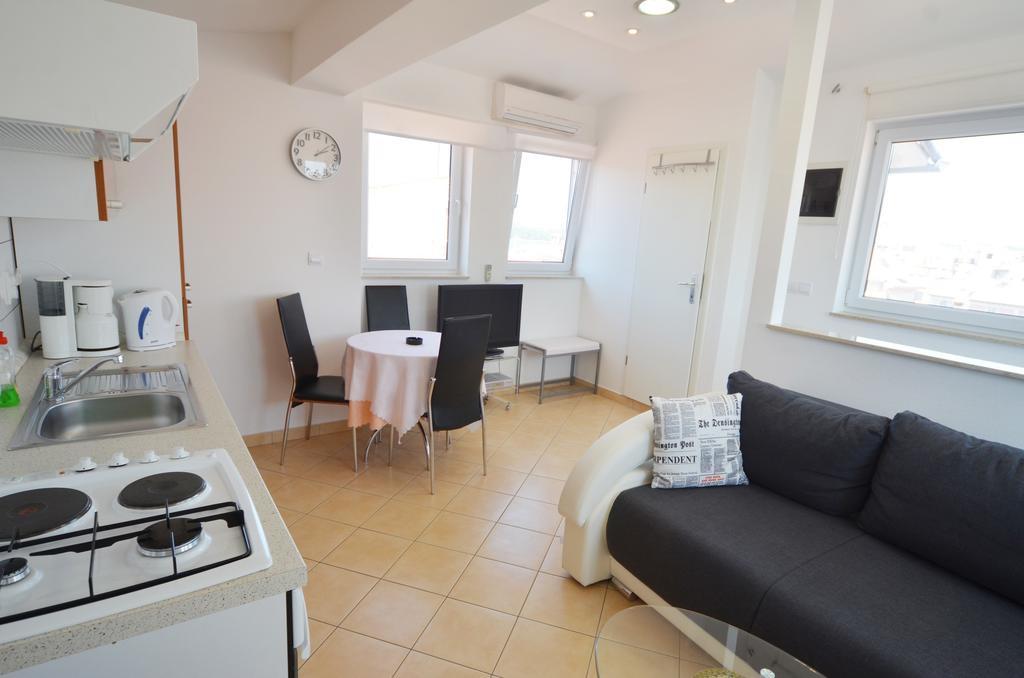 Apartment Zdenac ロヴィニ エクステリア 写真